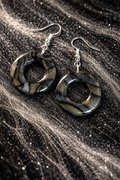 Boucles d'oreilles noir marbré cercle creux