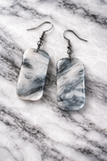 Boucles d'oreilles gris marbré rectangulaires