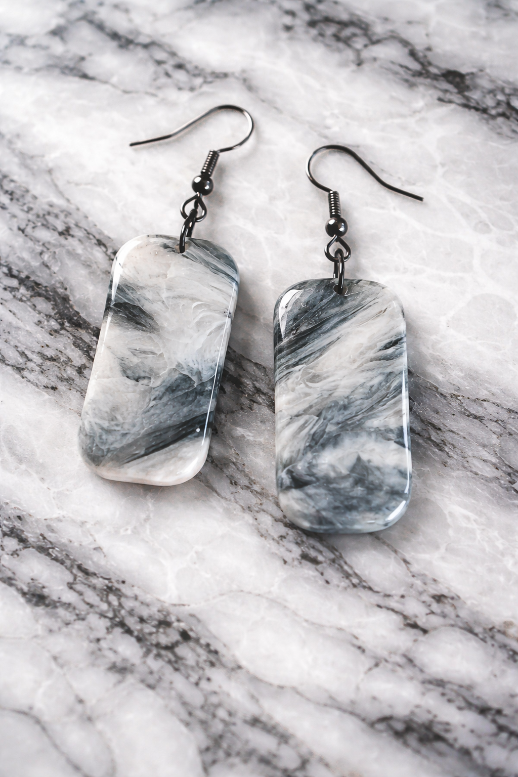Boucles d'oreilles gris marbré rectangulaires