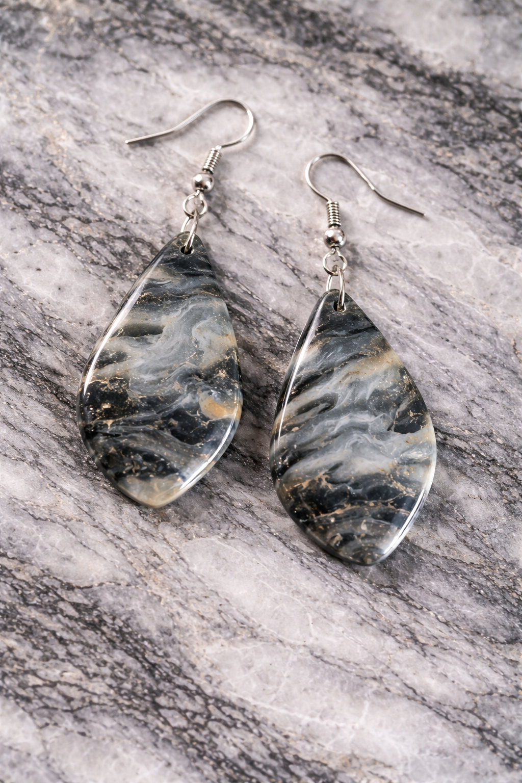 Boucles d'oreilles gris marbré goutte allongée